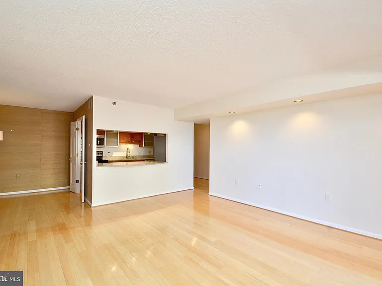 1301 N Courthouse Rd #1512 — Photo 13