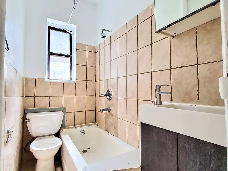 332 Vernon Ave #11 — Photo 16