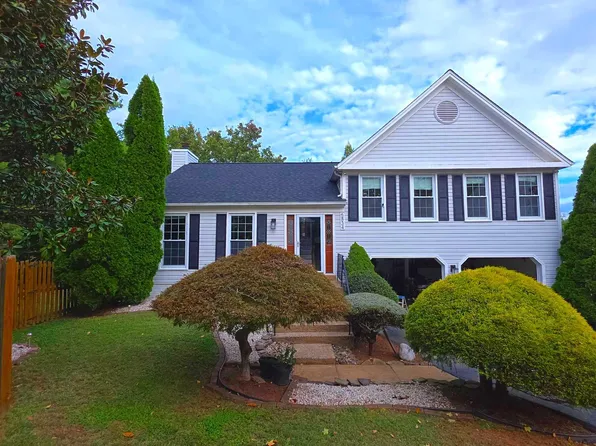 5834 Stone Ridge Dr, Centreville, VA 20120