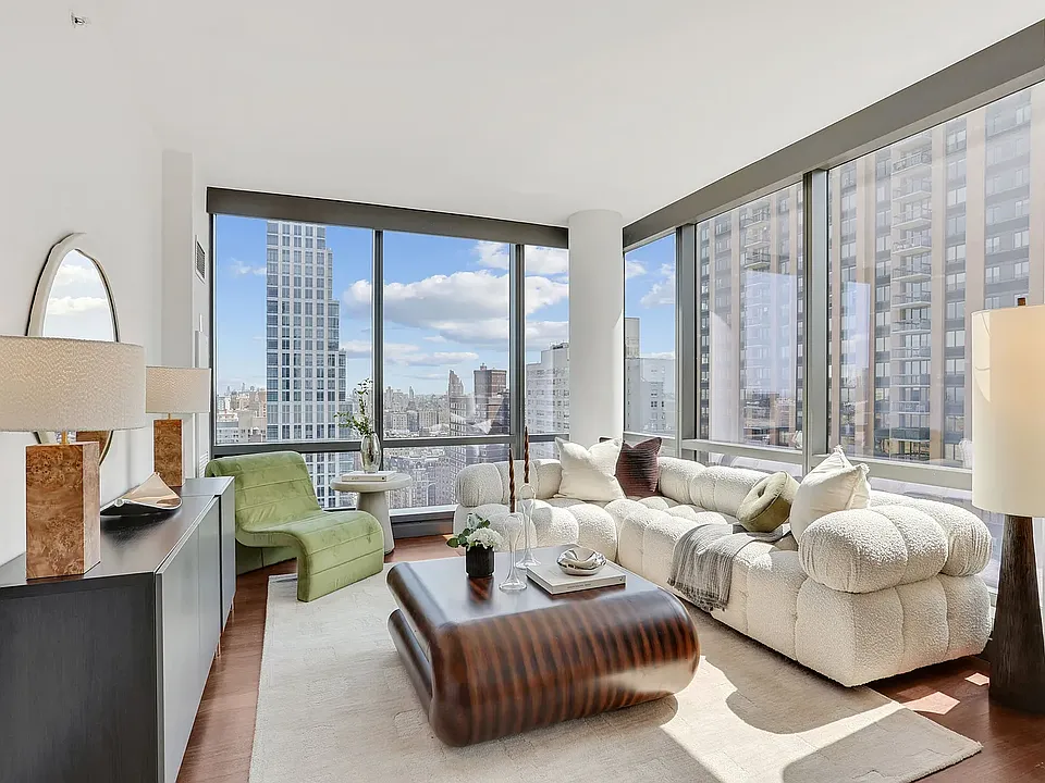 200 W 67th St #22G