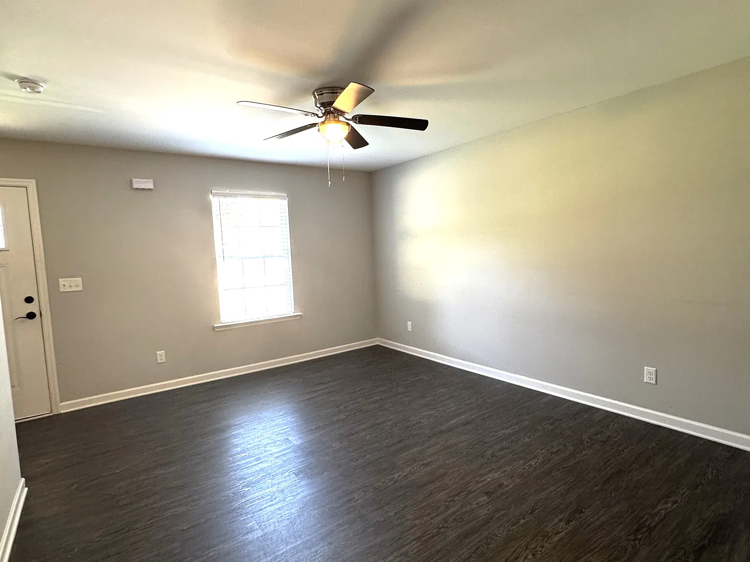 2 bed, 1.5 bath, 1100 sqft, $1,250 — Photo 3