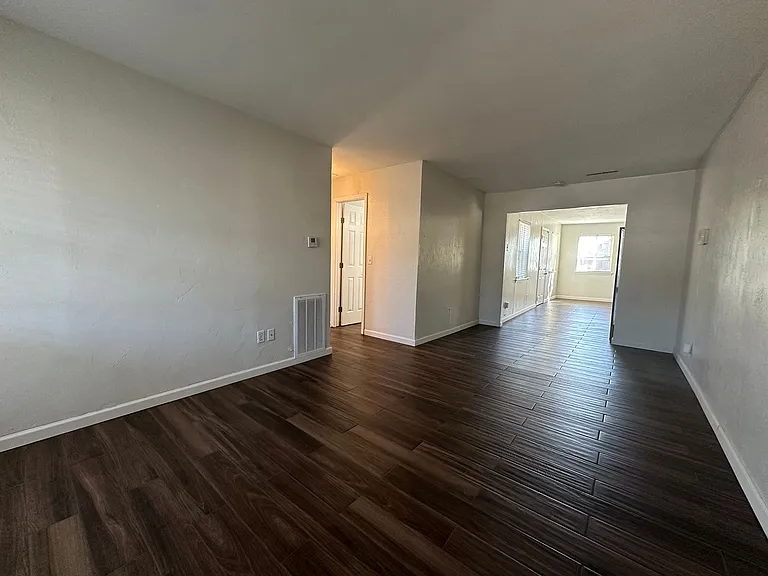 2108 Westchester Dr — Photo 5