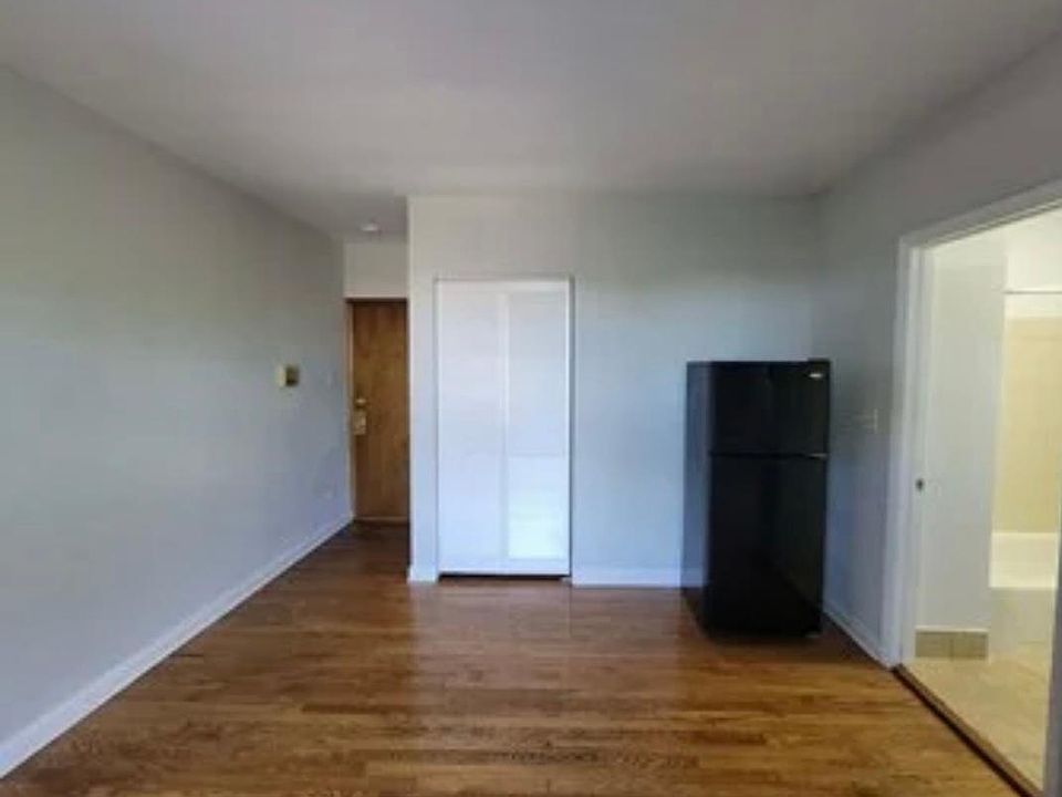 1st image of 3523 N Marshfield Ave #2D