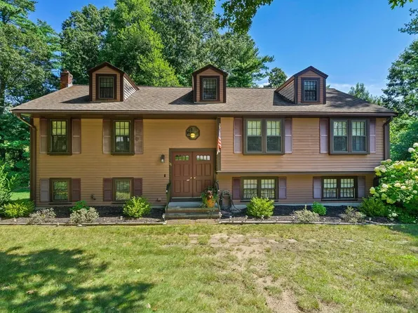 35 Lowell Rd, Pembroke, MA 02359