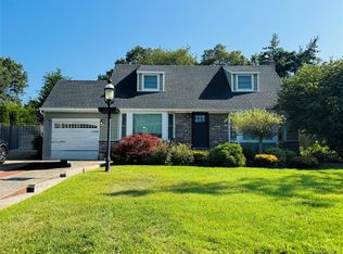 110 Roxbury Dr, Commack, NY 11725