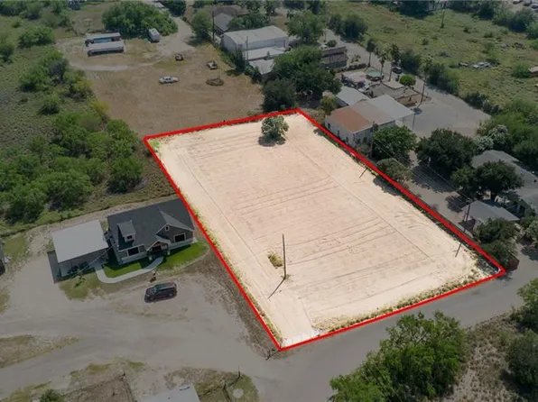 92 N Los Barreras Ave, Rio Grande City, TX 78582