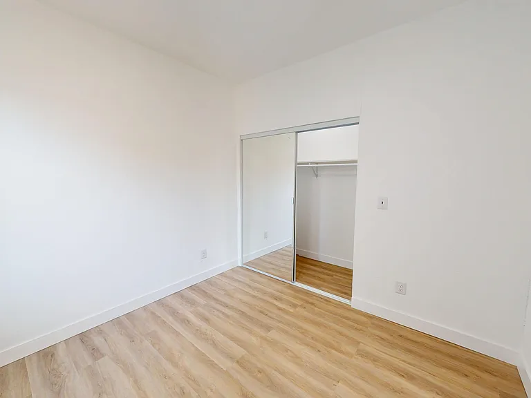 521 W Macarthur Blvd #12 — Photo 7