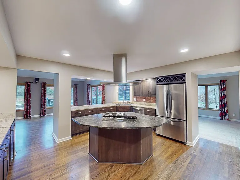 5790 Rushwood Dr — Photo 34