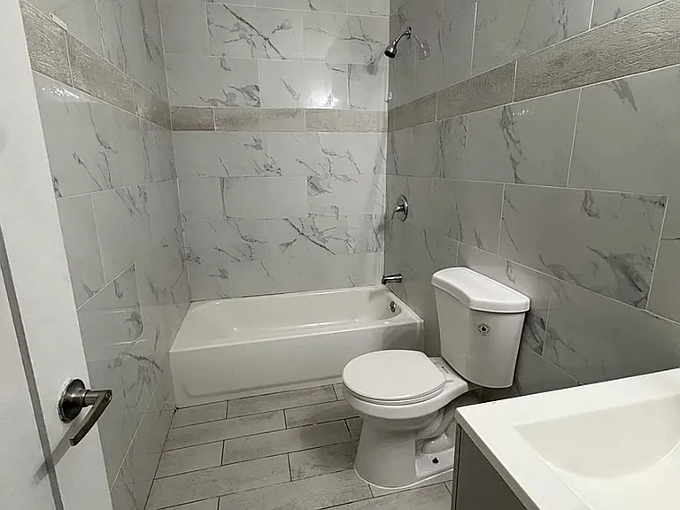 317 W Runyon St #2 — Photo 7