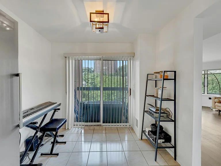 418 Chase Ct — Photo 18