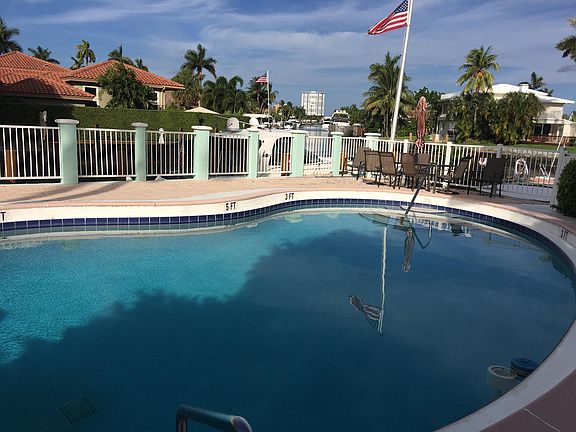 5th image of 810 SE 22nd Ave APT 206