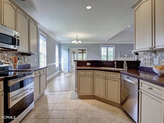 5th image of 1210 Grandiflora Dr
