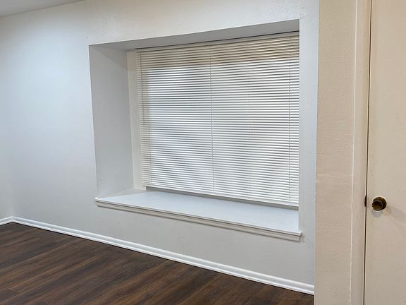 Formal Living/Window Seat