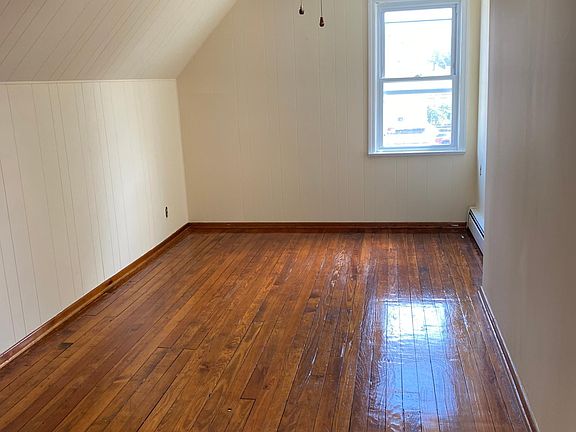 1ST BEDROOM
