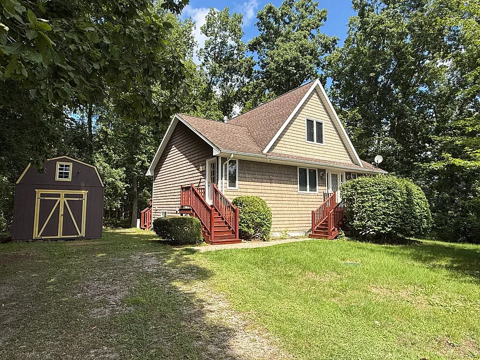 7366 Surrey Dr