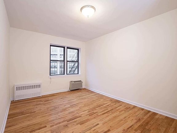 3rd image of 65 Downing St APT 4C