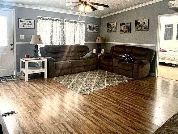 3rd image of 99 Oak Hills Cir