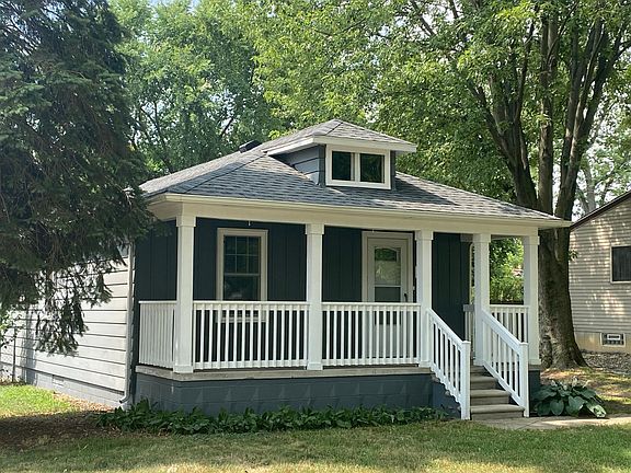 Covered porch!