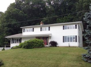 900 Upland Dr, Elmira, NY