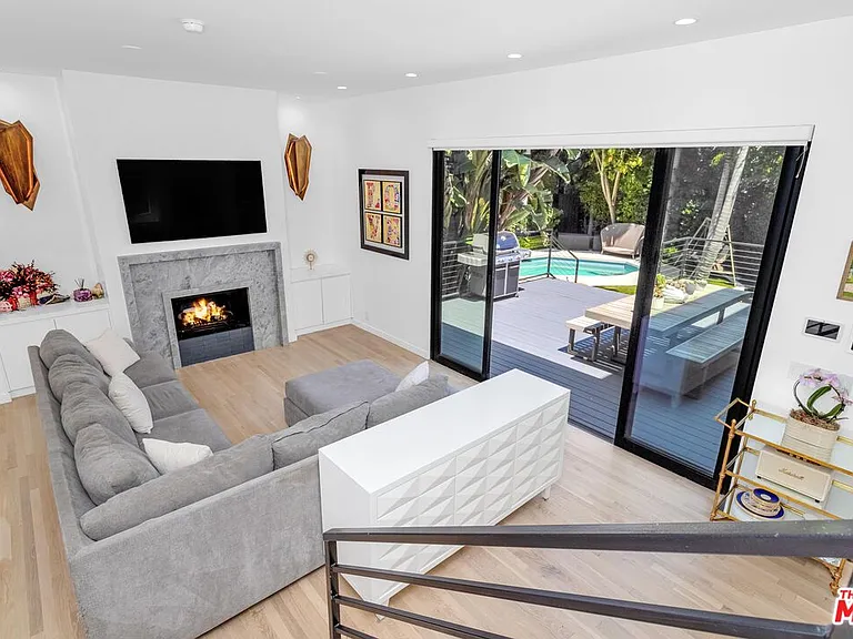 8516 Franklin Ave — Photo 11