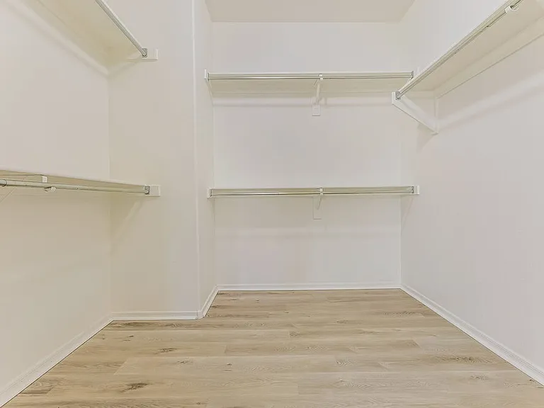 2741 N Kenton — Photo 14