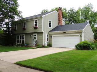 917 Casa Solana Dr, Wheaton, IL 60189