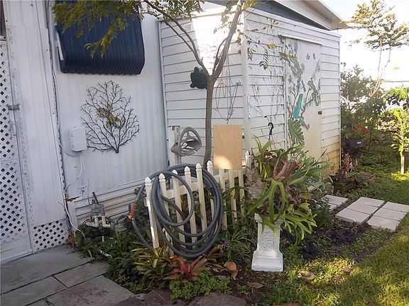2nd image of 358 NE Tropicalia Ln