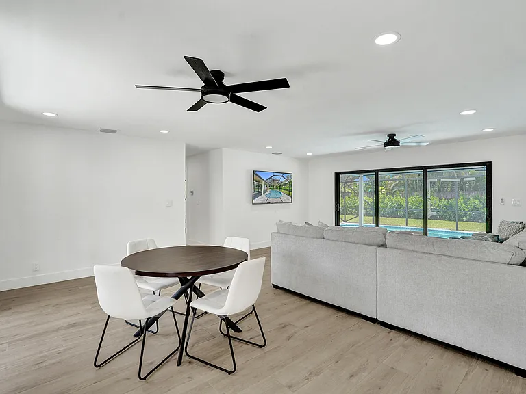 840 SW 3rd St — Photo 6