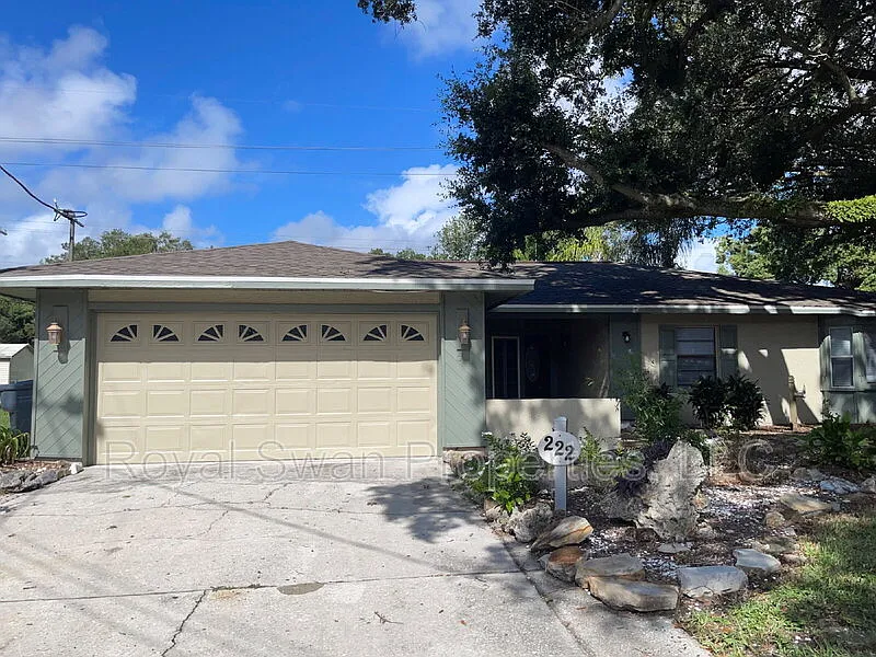 3 bed, 2.0 bath, 1942 sqft, $1,950 — Photo 2