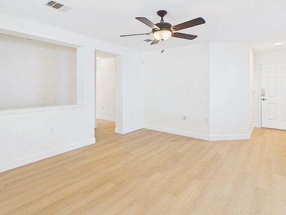 3rd image of 6824 Walkup Ln