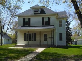 916 Woodland Ave, Mankato, MN 56001