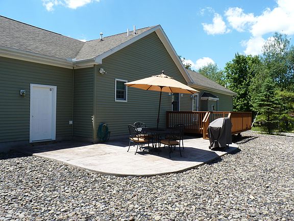 4th image of 200 Claremont Dr