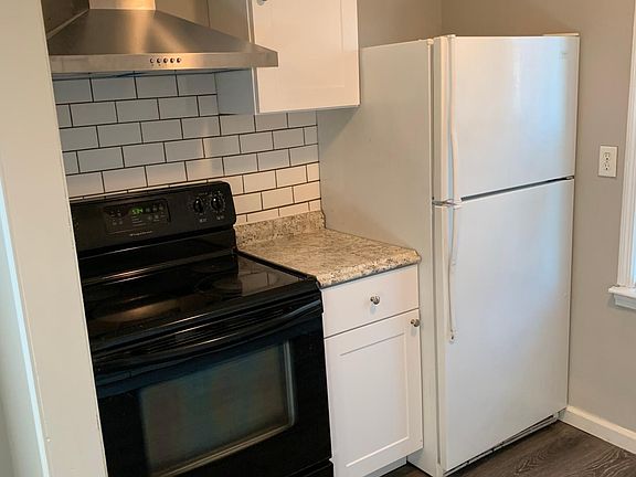 3rd image of 821 Ward Dr