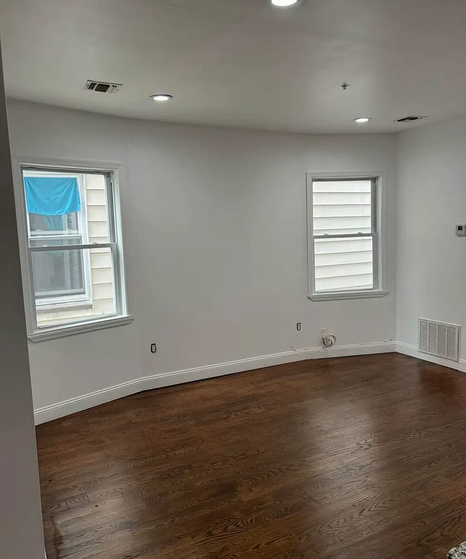 3 bed, 1000 sqft, $2,300 — Photo 3