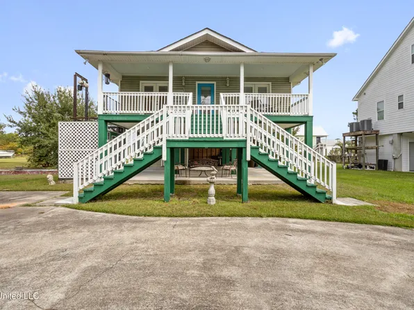 114 Favre St, Waveland, MS 39576