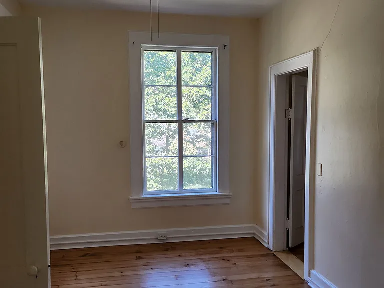 1076 Forest Rd #4 — Photo 10