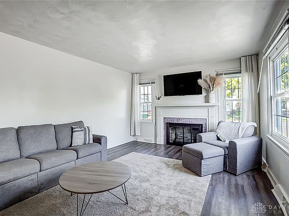 3rd image of 1302 Highview Ave