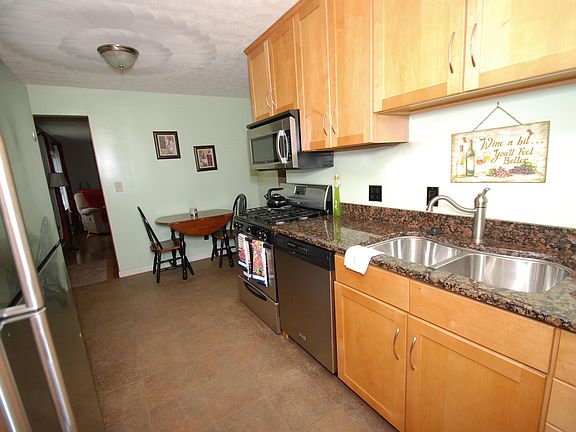 4th image of 292 E Park St