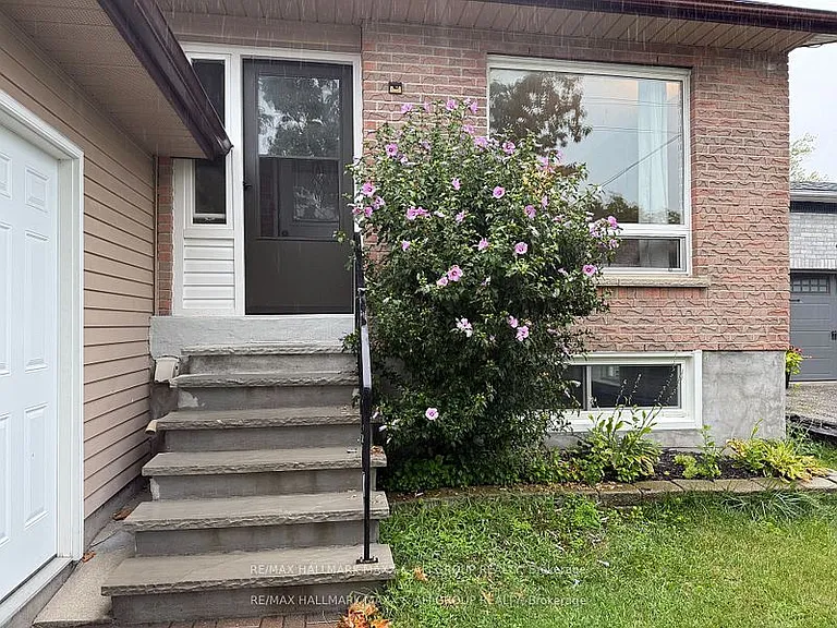 47 Metro Rd S — Photo 2