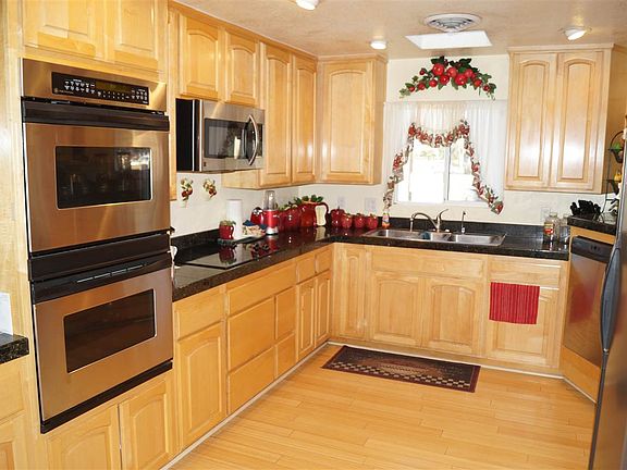 3rd image of 2037 W Chico Ln