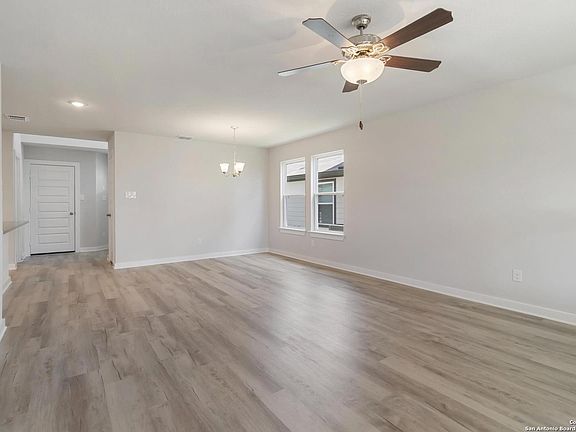 3rd image of 5915 Willow Point Blvd