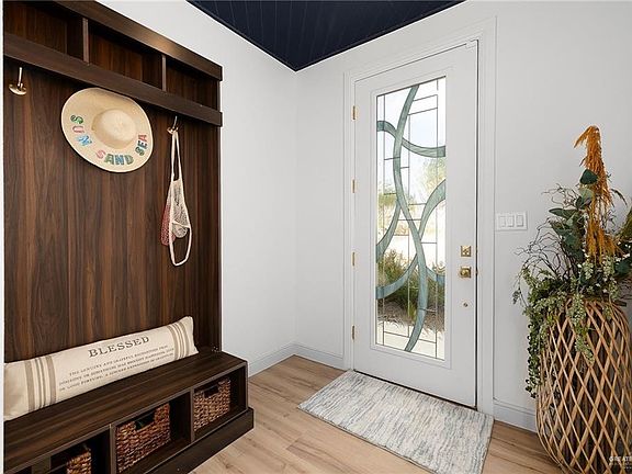 4th image of 109 E Parade Dr #A