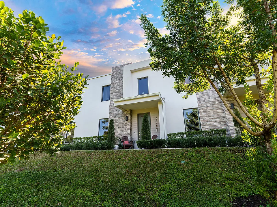 527 NW 17th St
