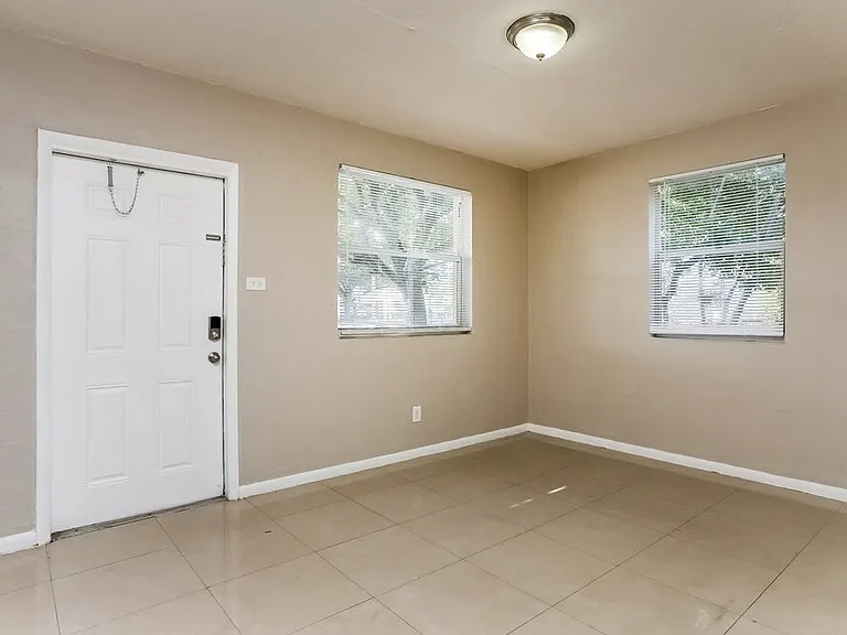 2323 NW 12th Ct — Photo 4