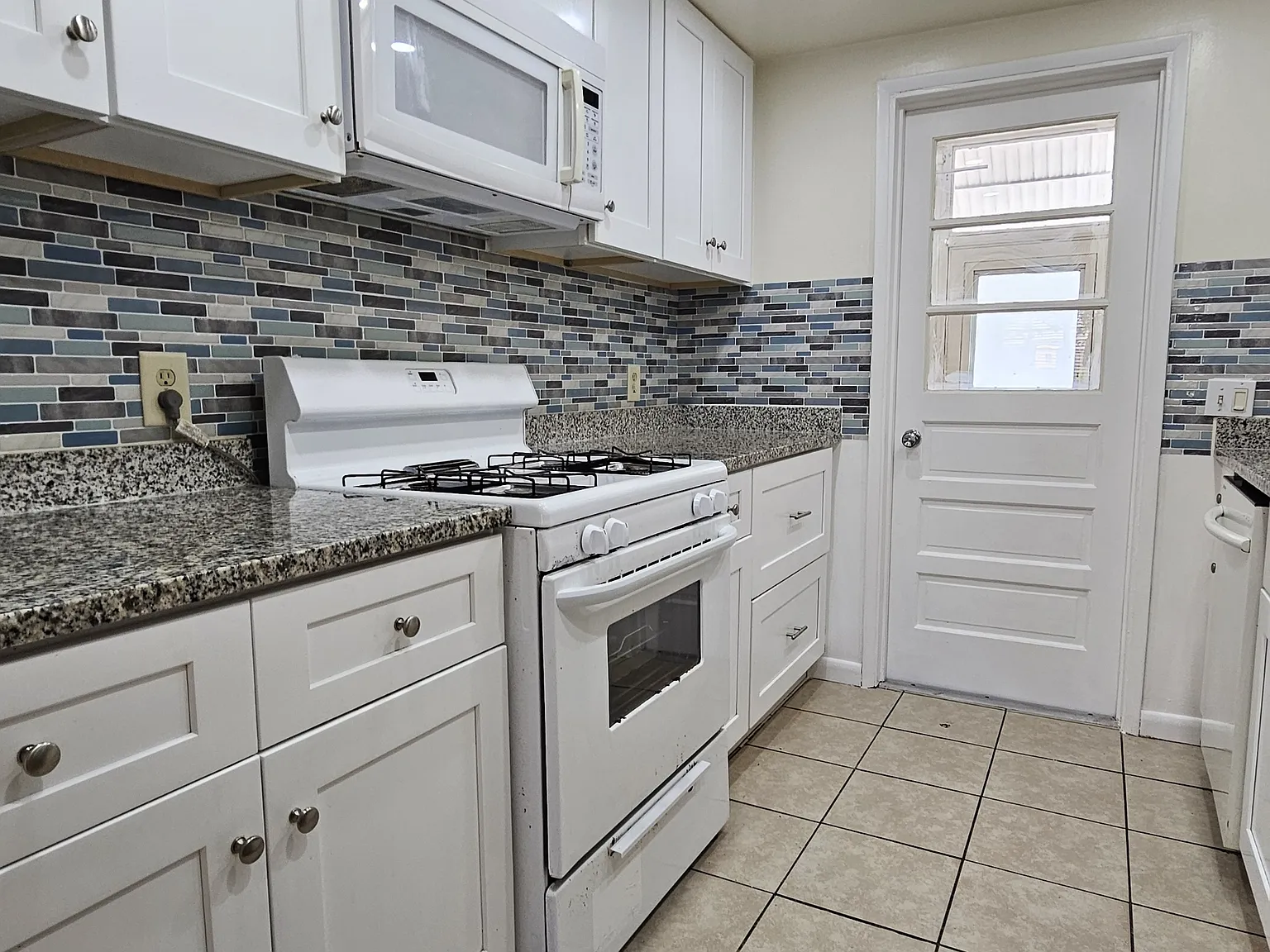 117 (911 Washington Ave SW #117) - 1 — Photo 2