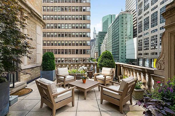 1st image of 465 Park Ave #4025