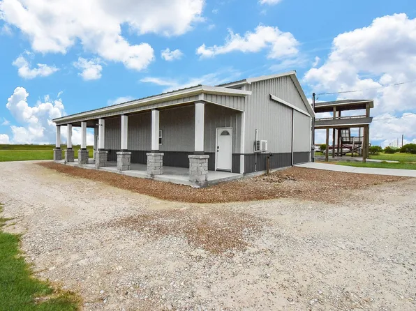 263 Kingfish Ln, Palacios, TX 77465