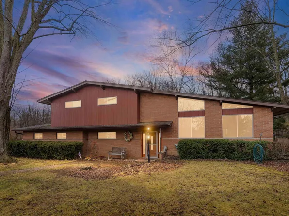 6243 Meadowwood Ln, Grand Blanc, MI 48439