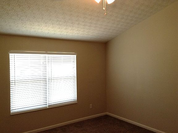 5th image of 34 Eastridge Dr