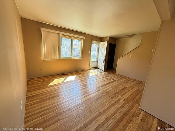 5th image of 25968 Jeanette Ct